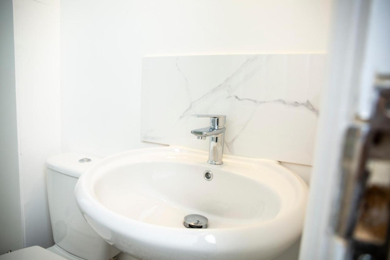 Modern Townhouse Apartment With Free Parking And Wifi Stratford-upon-Avon Exterior foto