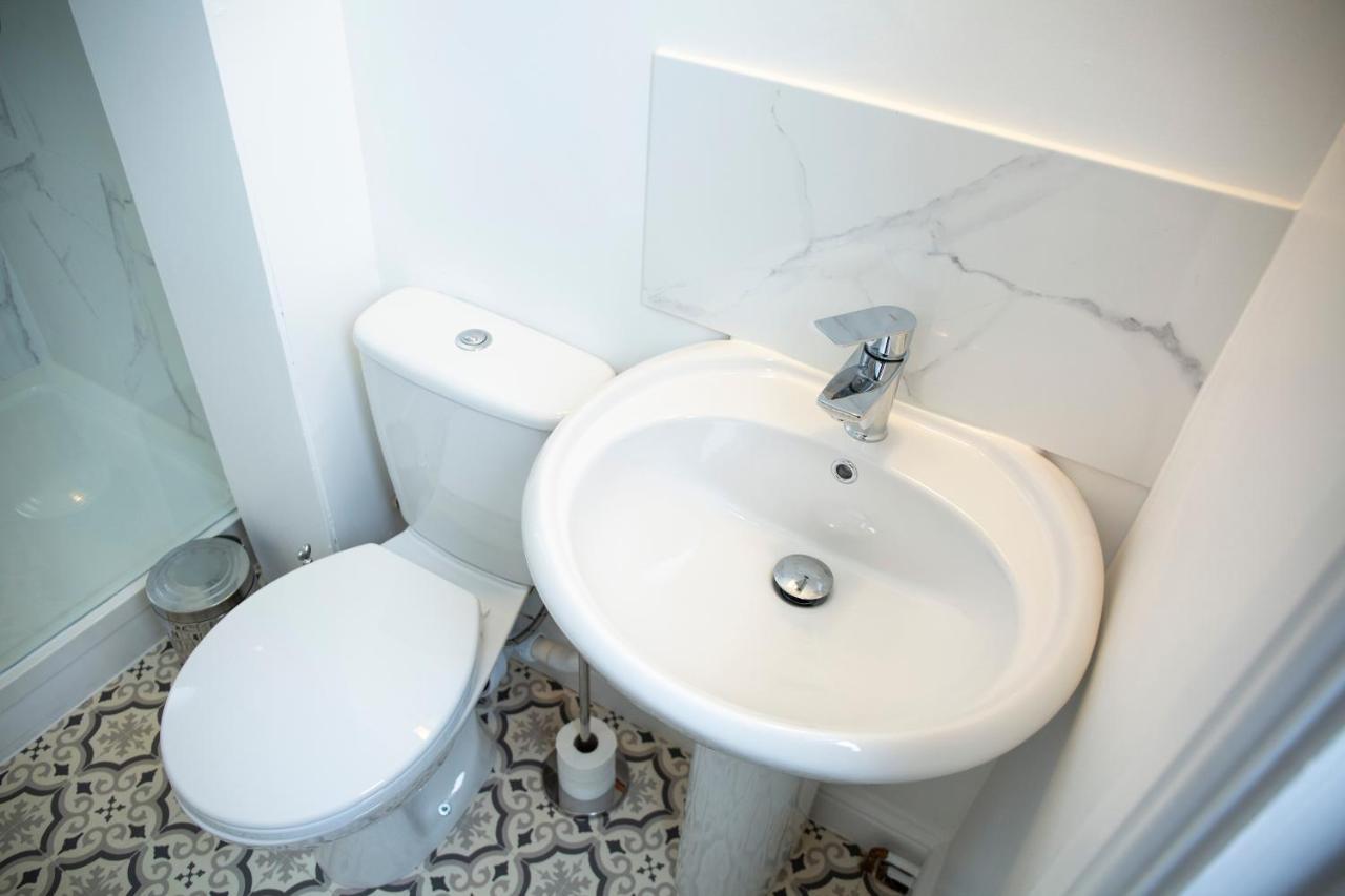 Modern Townhouse Apartment With Free Parking And Wifi Stratford-upon-Avon Exterior foto